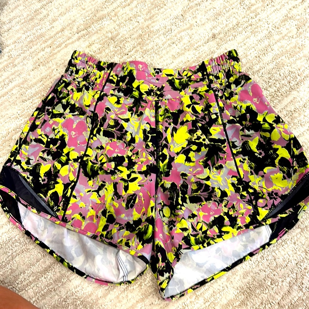Lululemon hottie hot high-rise, size 6 shorts built-in liner perfect condition.